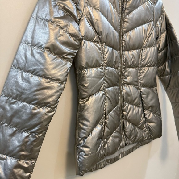 Athleta silver Metallic Down Puffer Jacket xs - Picture 4 of 7